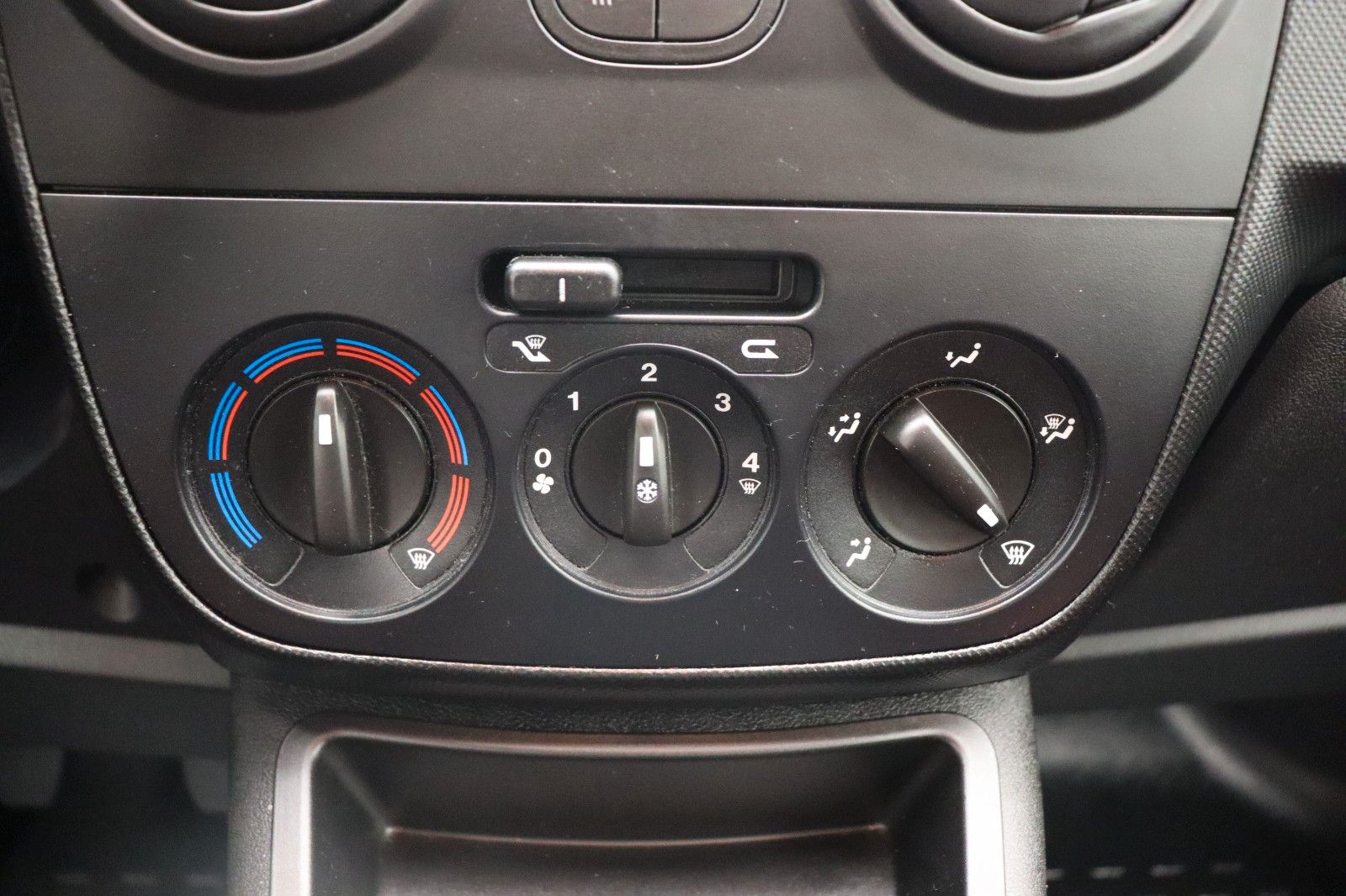 Fahrzeugabbildung Fiat Fiorino SX 1.2 Kombi SHZ AHK KLIMA PDC