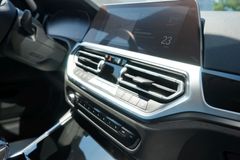 Fahrzeugabbildung BMW 330 i Sport Line  Aktiv mit Stop&Go MILD HYBRID