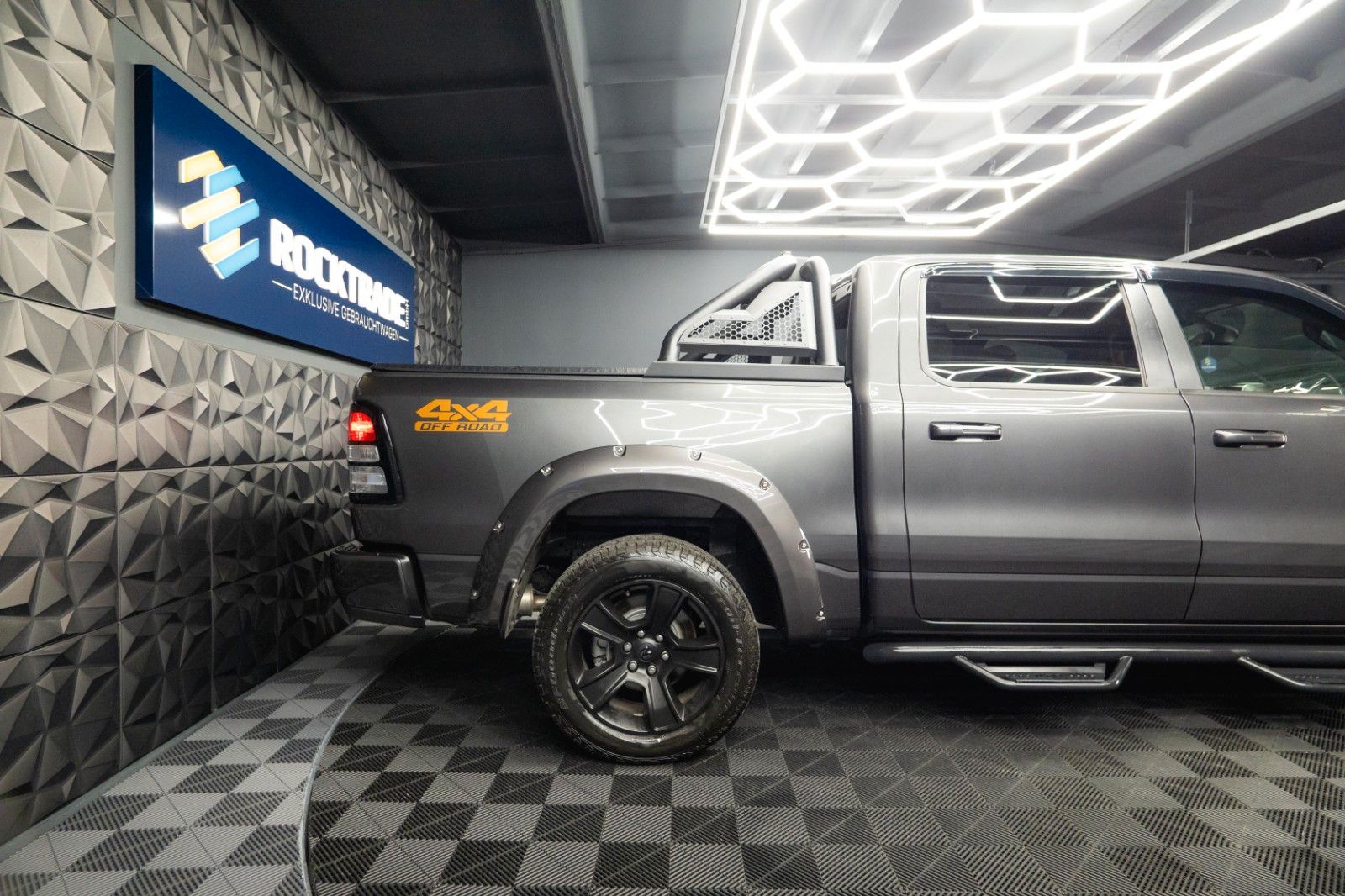 Fahrzeugabbildung Dodge RAM 5.7 V8 HEMI 4x4 OFFROAD Night Limited 19%