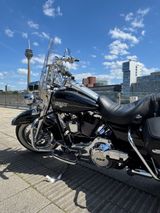 Harley-Davidson Road King FLHRC - HARLEY-DAVIDSON 2011 ROAD KING