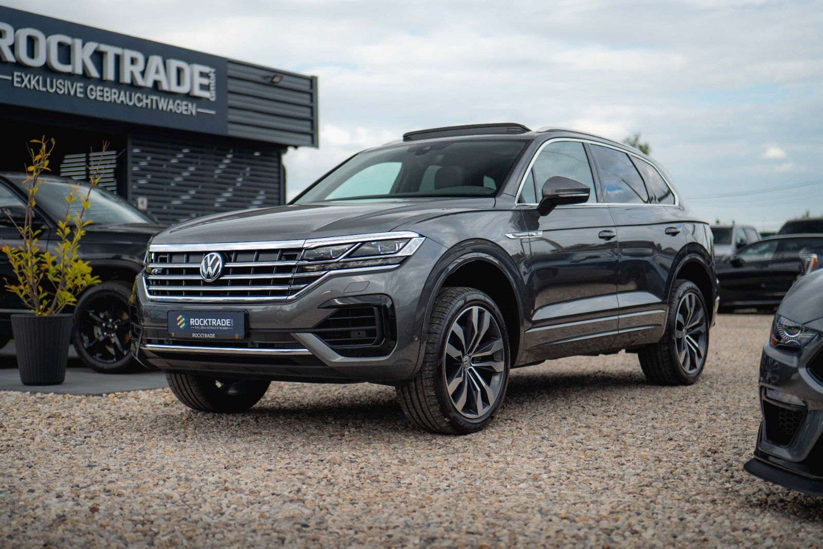 Fahrzeugabbildung Volkswagen Touareg V6 R-Line+ 4Motion *Pano*Matrix*DAB*19%*
