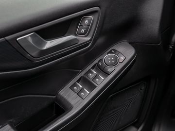 Ford Kuga ST-Line X HUD AHK klappbar Panodach Navi