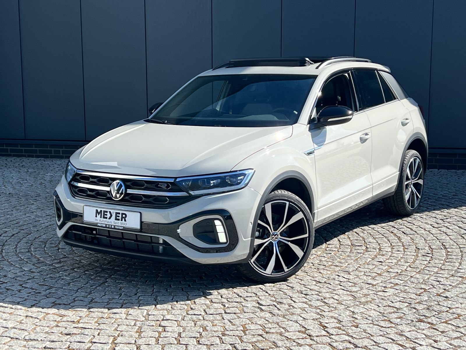 Fahrzeugabbildung Volkswagen T-Roc R-Line 1.5 TSI DSG *Black Style, AHK, Pano