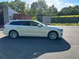Volvo V90 D4 Momentum  STH/AHK/PANO/KVLICHT/WPAKET - Volvo: Firmenfahrzeug