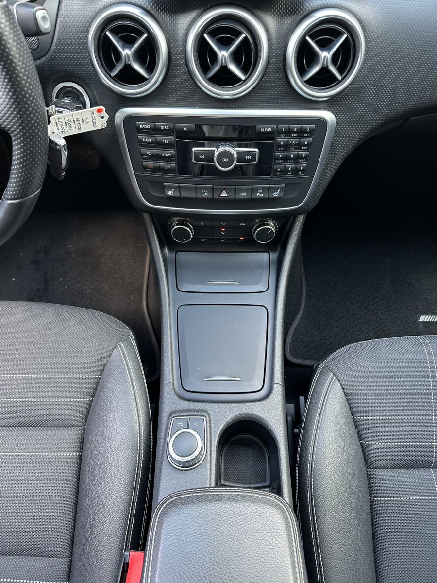Fahrzeugabbildung Mercedes-Benz A 200 CDI Urban DCT NAV+XEN+SHZ+PANO+TEMPOMAT