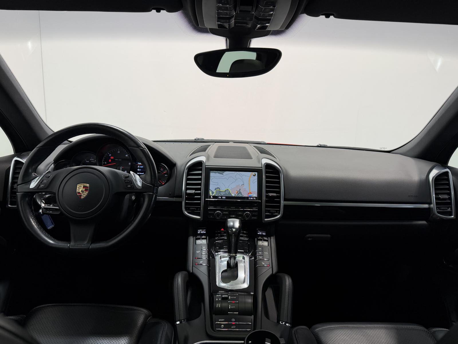 Porsche Cayenne Diesel 3.0 V6 245 ch • Tiptronic 8 • Pano • PASM • Cuir • GPS