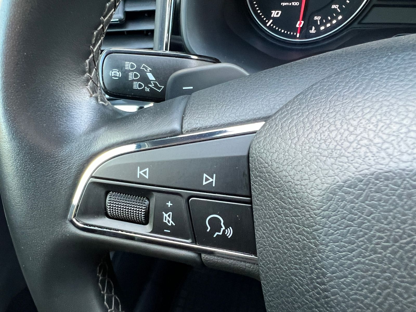 Fahrzeugabbildung SEAT Ateca 1.5 TSI DSG ACT Xcellence *AHK, Kamera, 18