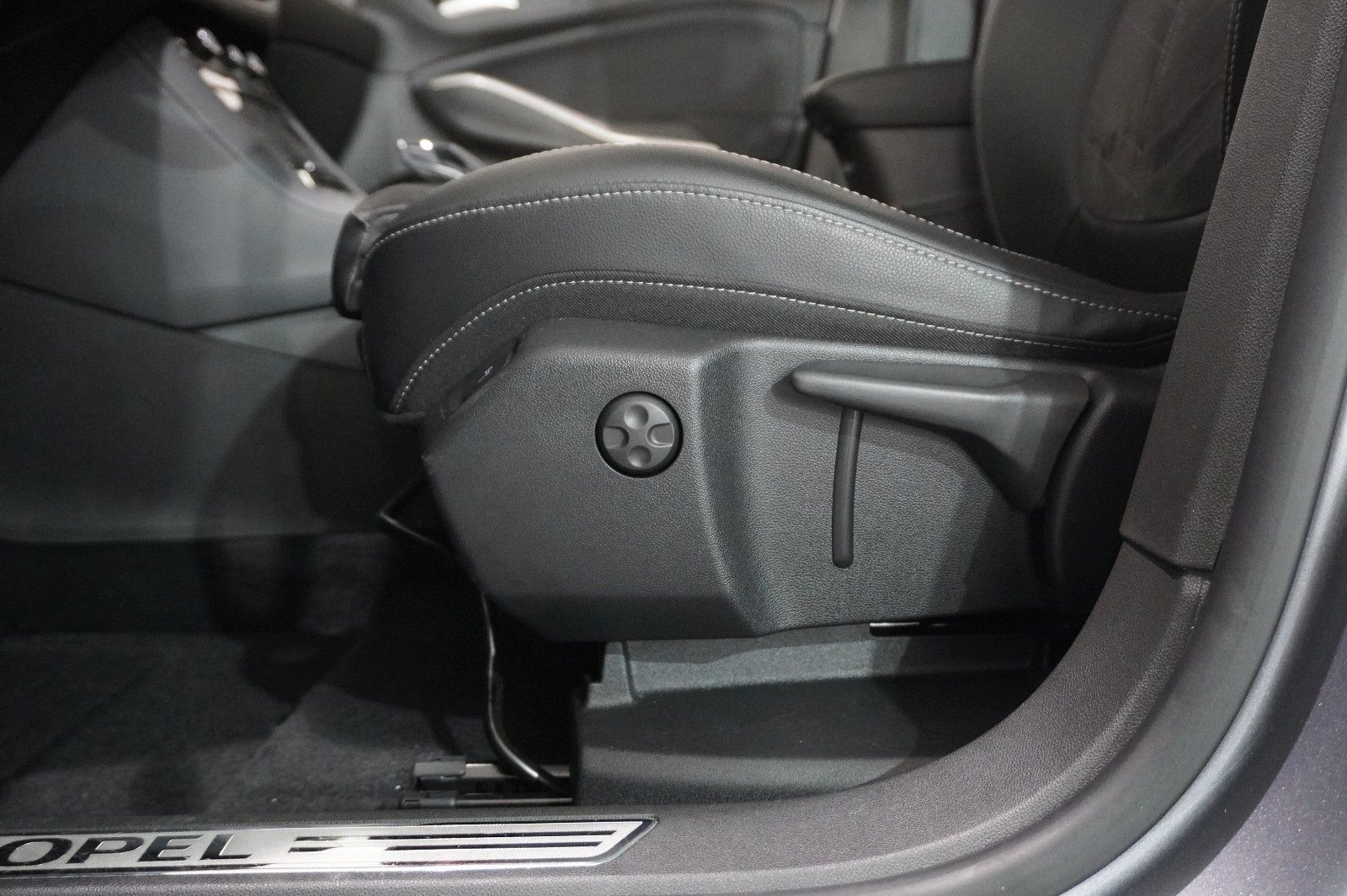 Fahrzeugabbildung Opel Grandland (X) ULTIMATE 4HYBRID NAVI/LED/SPORT/SH
