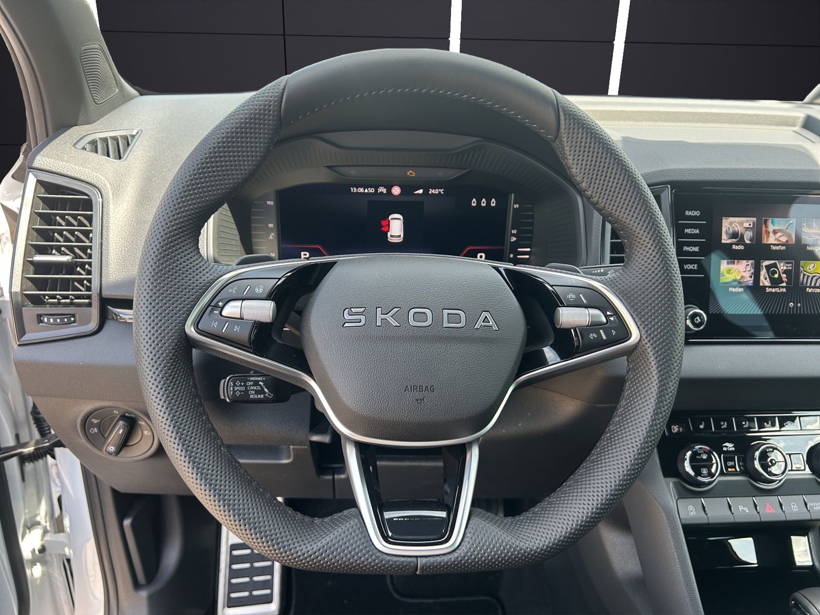 Fahrzeugabbildung SKODA Karoq 2.0 TDI Sportline MATRIX AHK