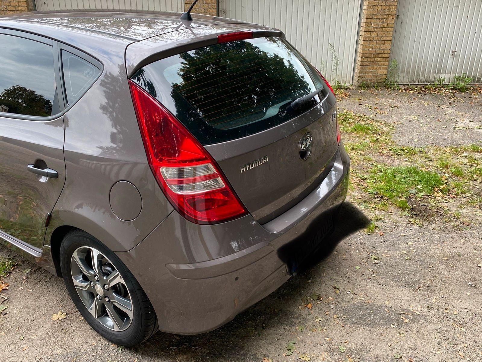 Hyundai i30 2011 — interior