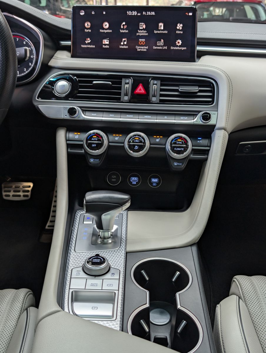 Fahrzeugabbildung Genesis G70 2.0 T-GDI Sport PANO*LEDER*ACC*LED*KAM*19"LM
