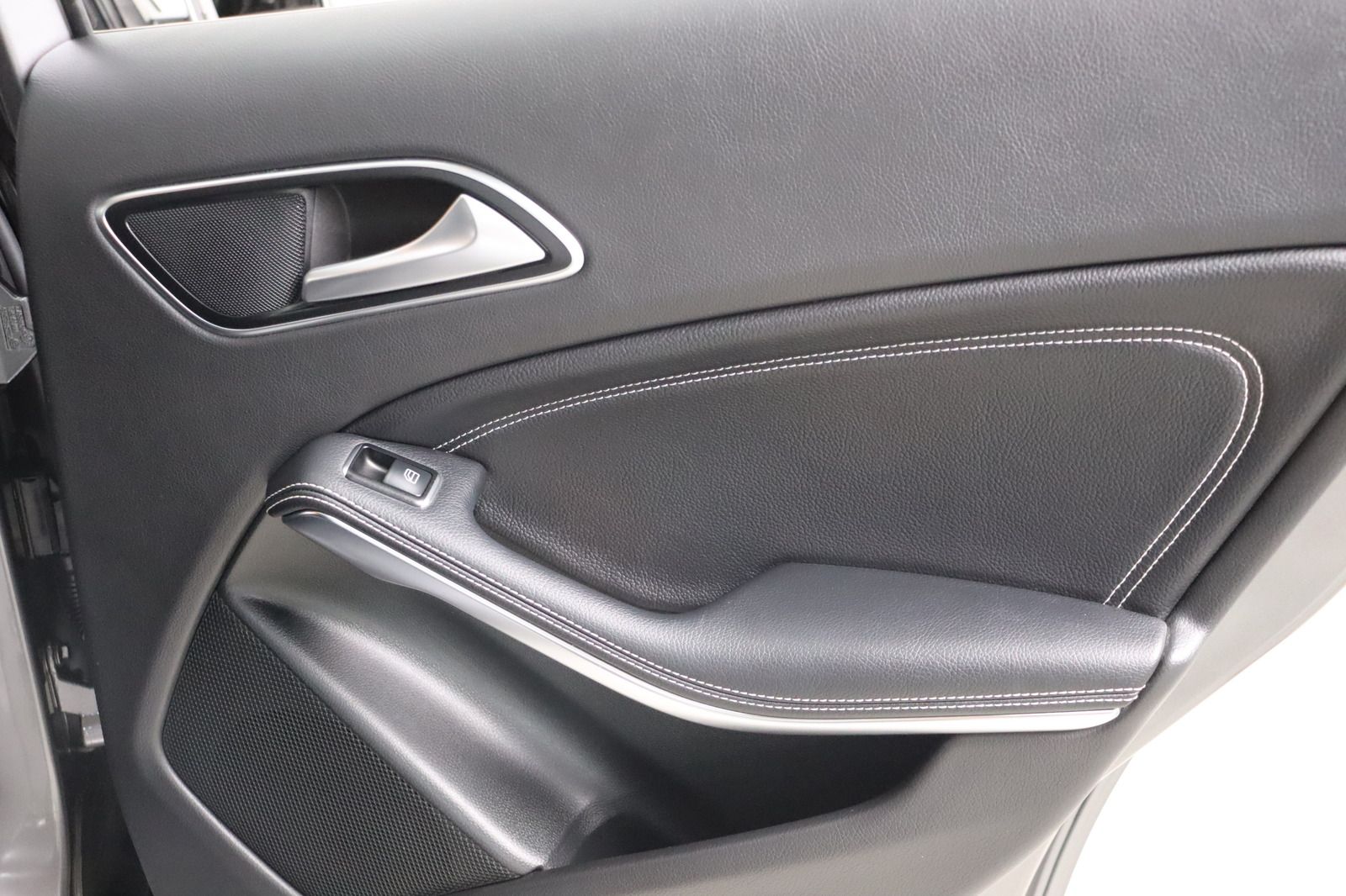 Fahrzeugabbildung Mercedes-Benz GLA 200 Score * Bi- Xenon * Navi * SHZ *