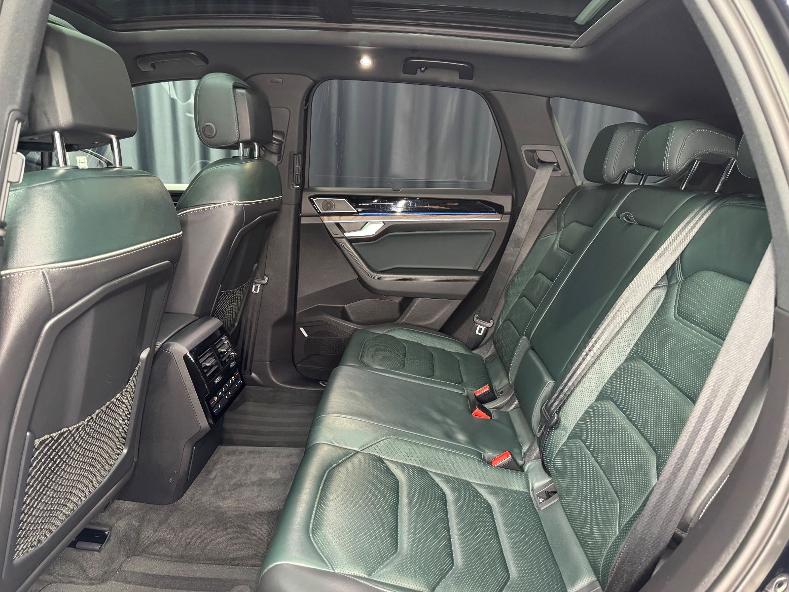 Fahrzeugabbildung Volkswagen Touareg 4.0 TDI V8 Atmosphere 4Motion|R-LINE|AHK