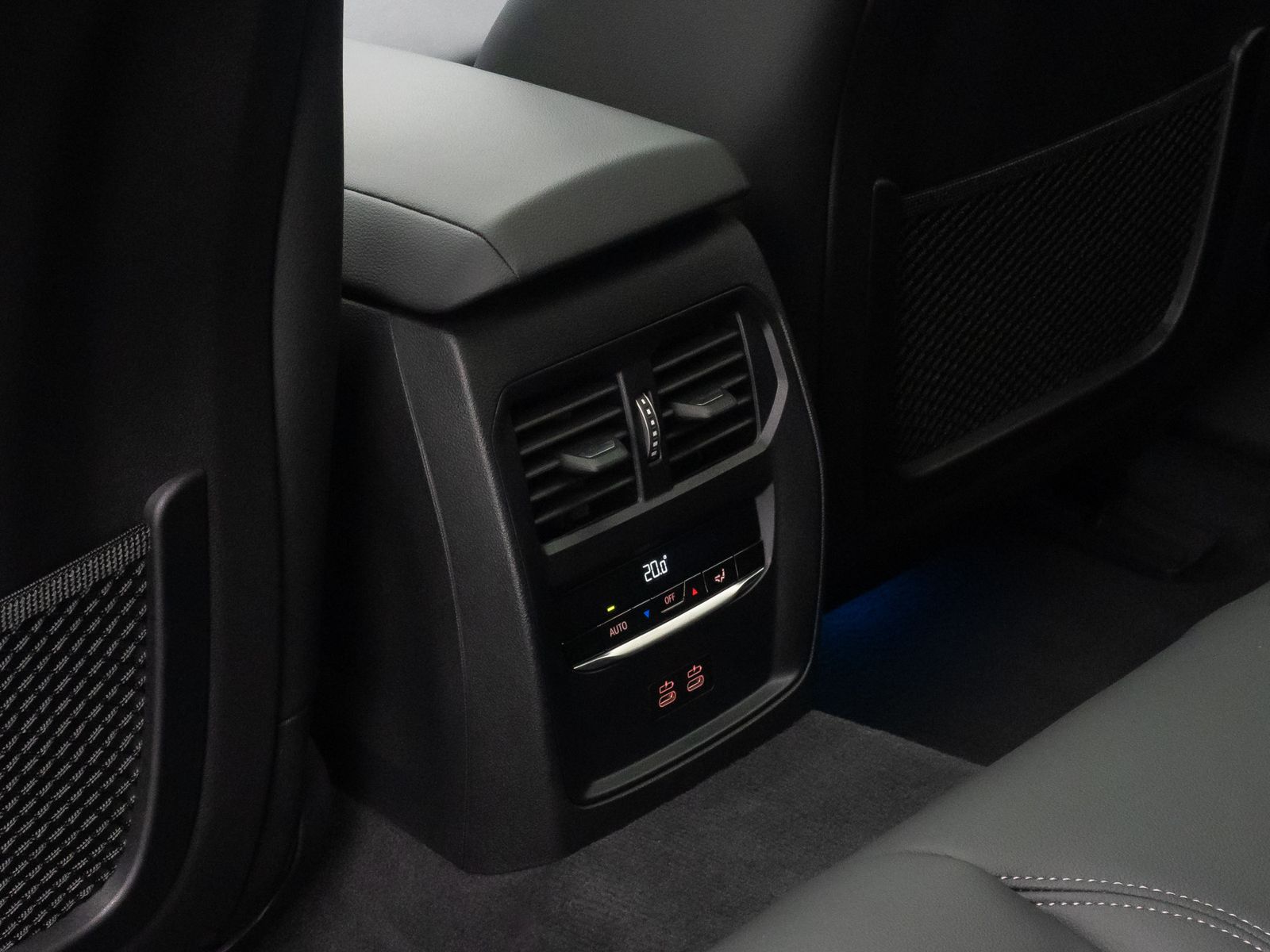 Fahrzeugabbildung BMW i4 eD40 GC Glasdach HiFi 360&deg; Alarm HUD AHK DAB
