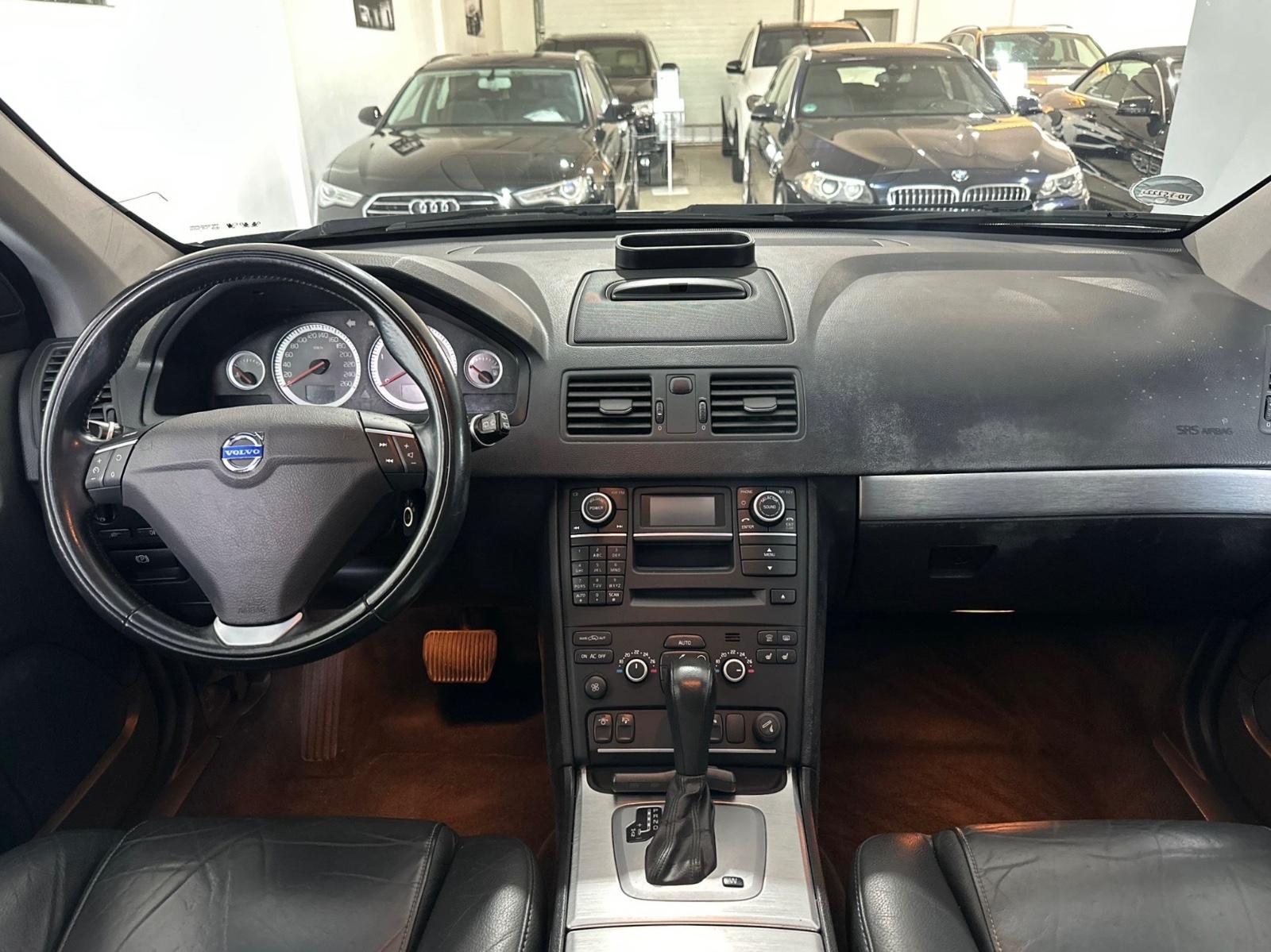 VOLVO XC90 2.4 D5 200 ch MOMENTUM GEARTRONIC 7 PLACES 4X4 - 1ère MAIN - ATTELAGE - TOIT - 194000 km