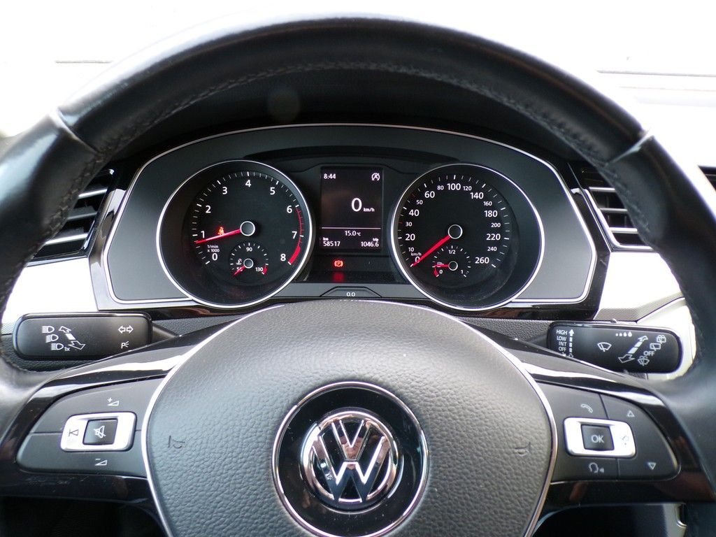 Fahrzeugabbildung Volkswagen Passat Variant  1.4 TSI Comfortline *R-Line Spor