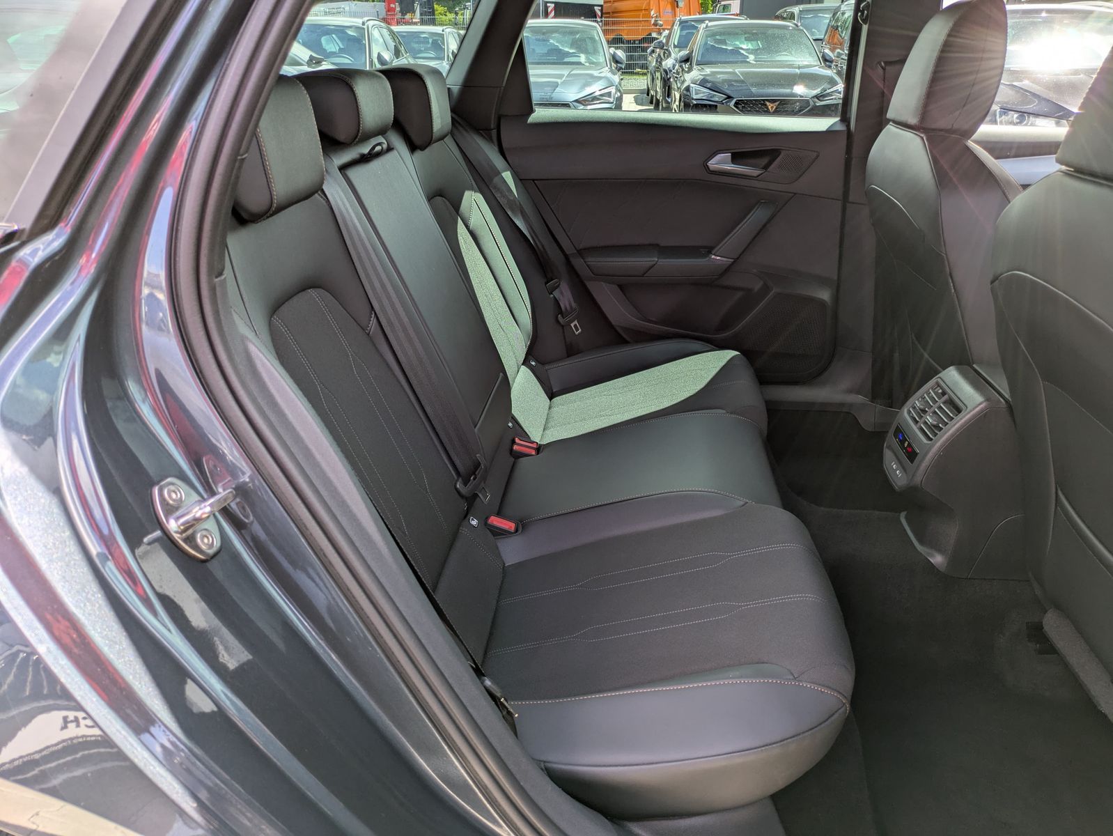 Fahrzeugabbildung CUPRA Leon 1.5 eTSI DSG MATRIX-LED*ACC*APP*KAMERA*18"