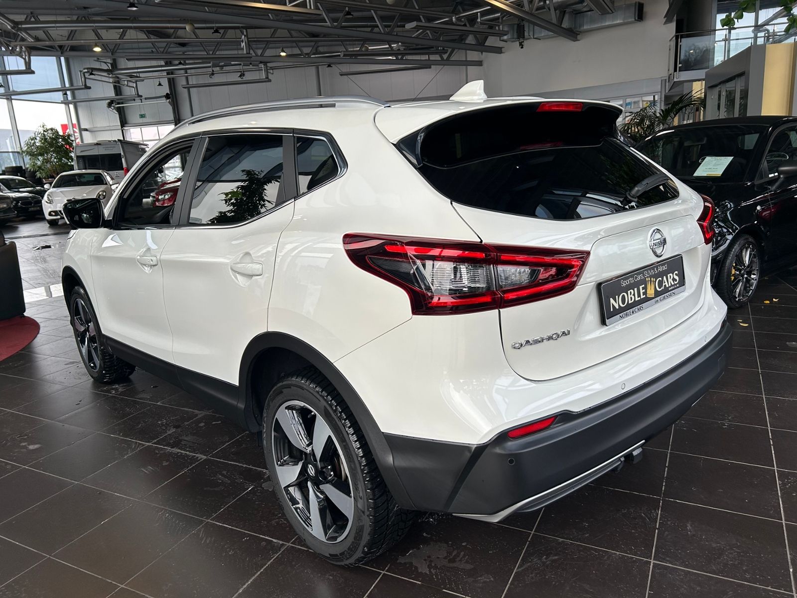 Fahrzeugabbildung Nissan Qashqai Zama PANO AHK 360° NAV SHZ 18"