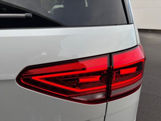Fahrzeugabbildung Volkswagen Touran 1.5TSI DSG Highline 7-Sitz+STDHZ+AHK+PANO