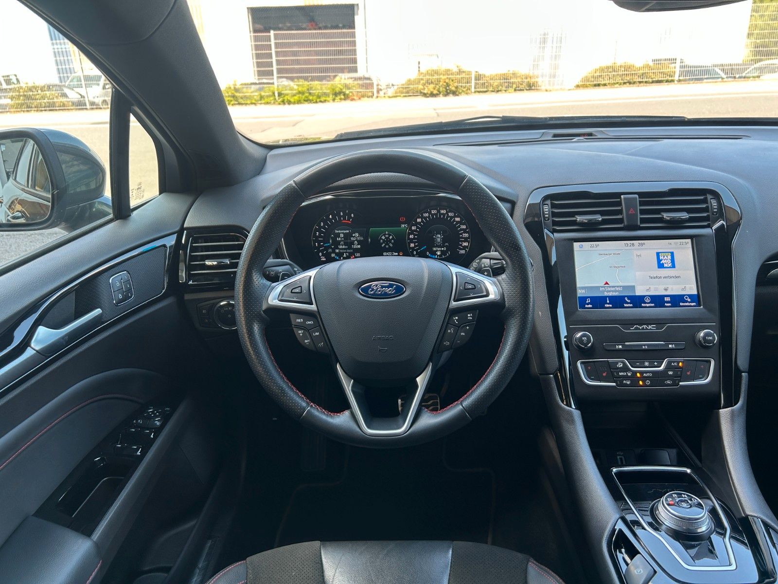 Fahrzeugabbildung Ford Mondeo Turnier ST+AWD+AHK+SportfahrW+TotW