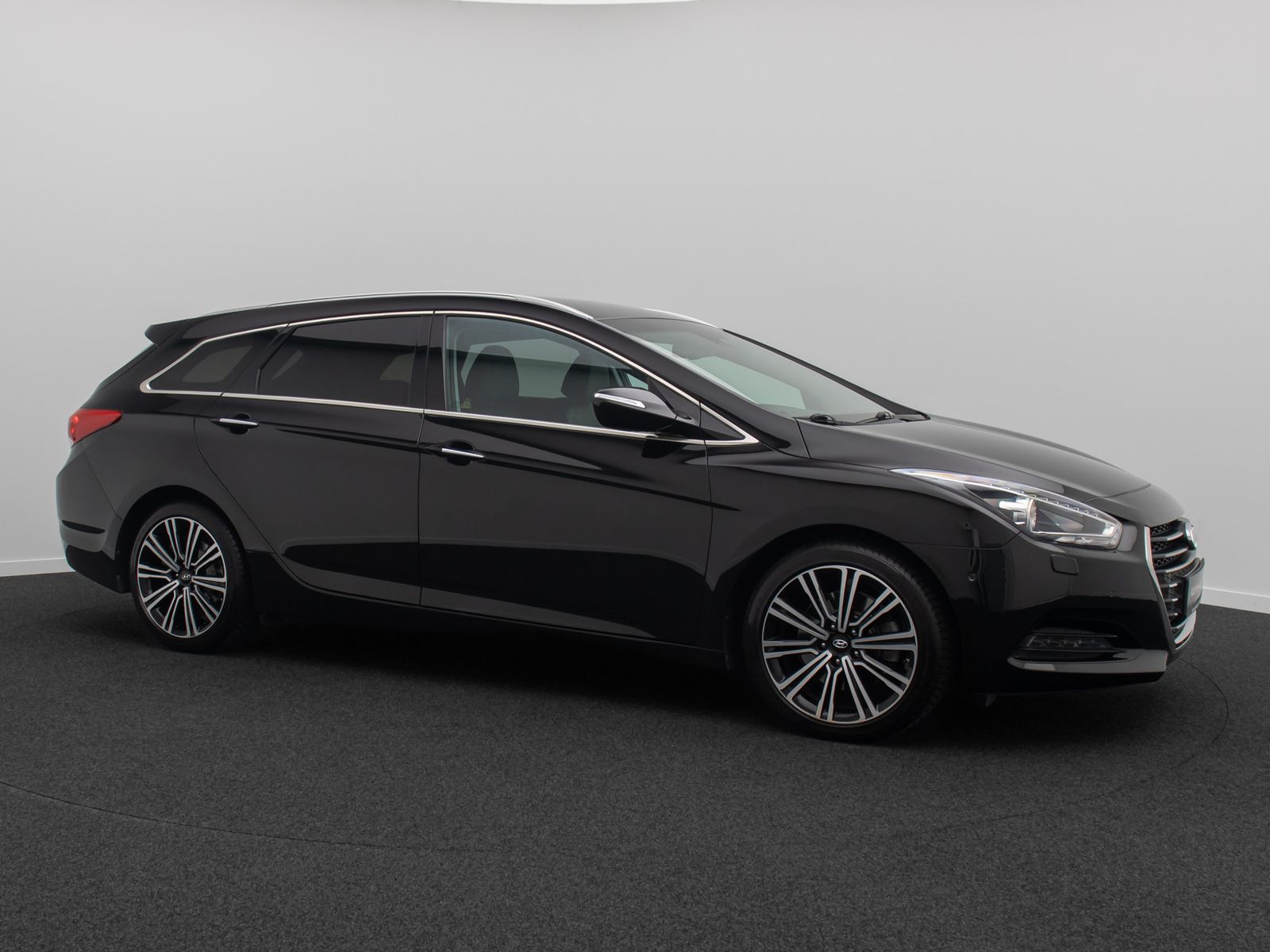 Fahrzeugabbildung Hyundai i40 Premium Kamera DAB Memory InfinitySound 18"
