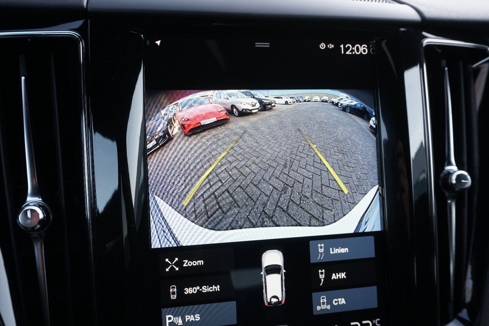 Volvo XC60 R-Design AWD 360° SHZ AHK LED NAV Harman Ka foto 23