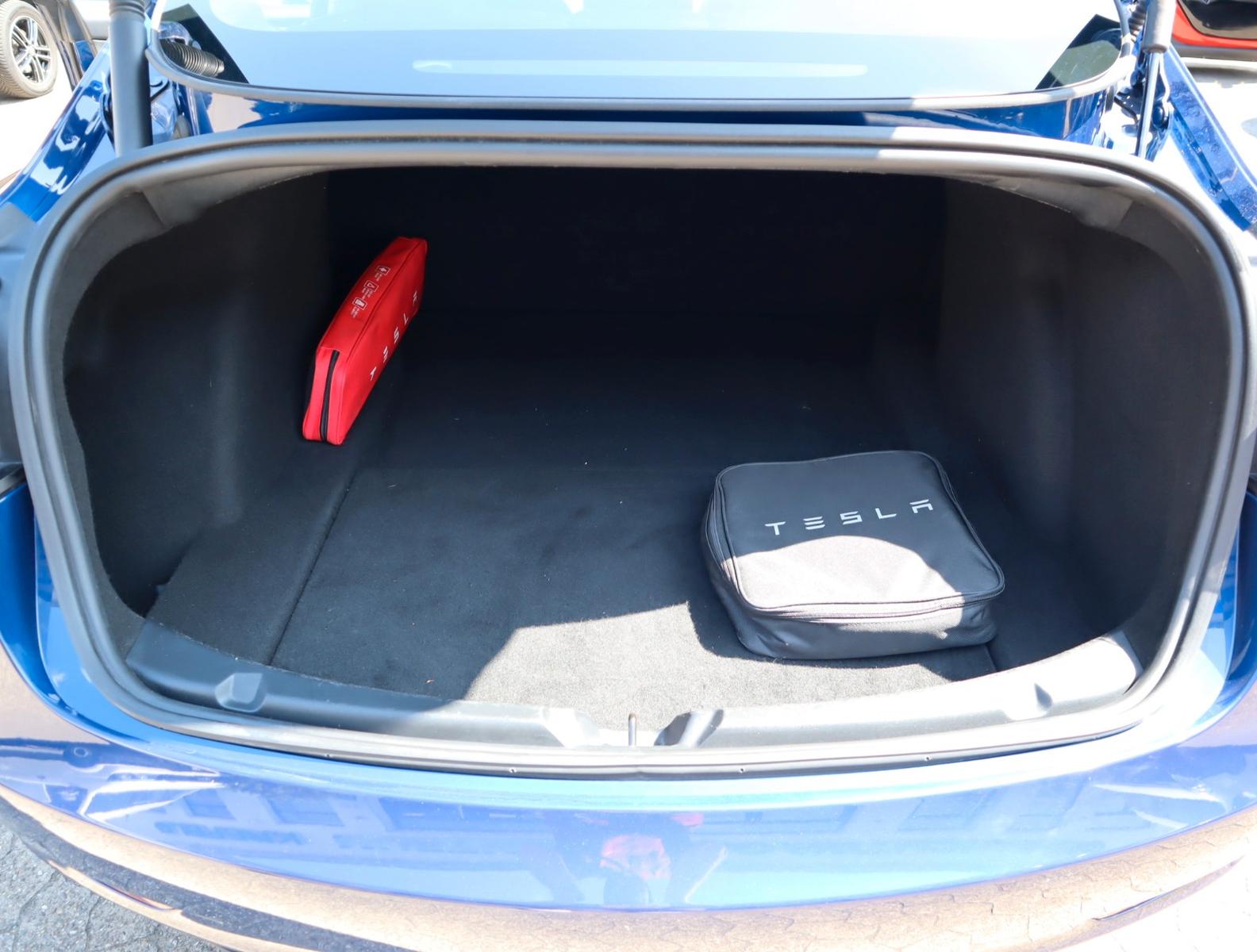 Tesla Model 3 Long Range Allrad /SHZ /2-Zonen-Klima