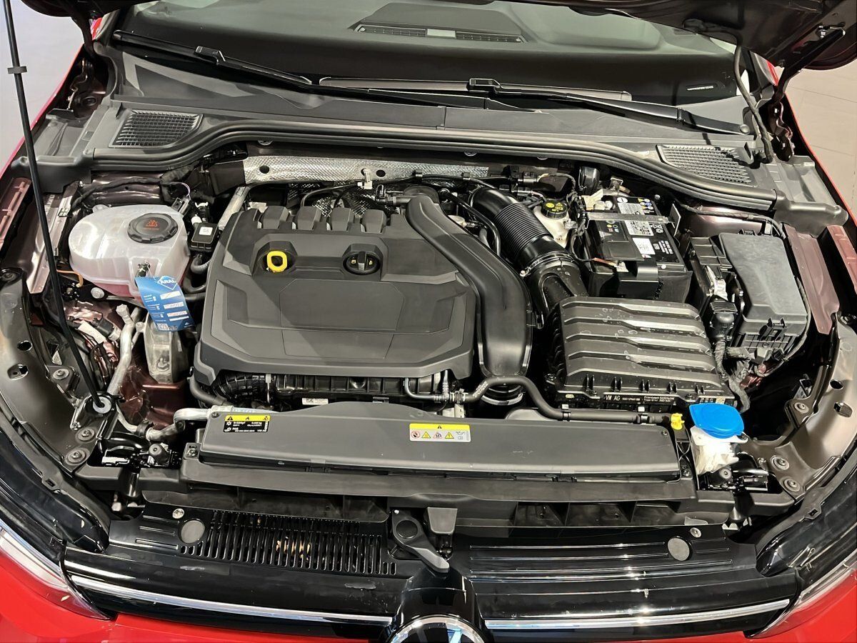 Fahrzeugabbildung Volkswagen Golf Active 1.5 TSI 6-Gang IQ.Light Navi Pano