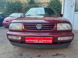 Volkswagen Vento *Klima*Servo*Kein Tüv*AHK* - Volkswagen Vento: Limousine