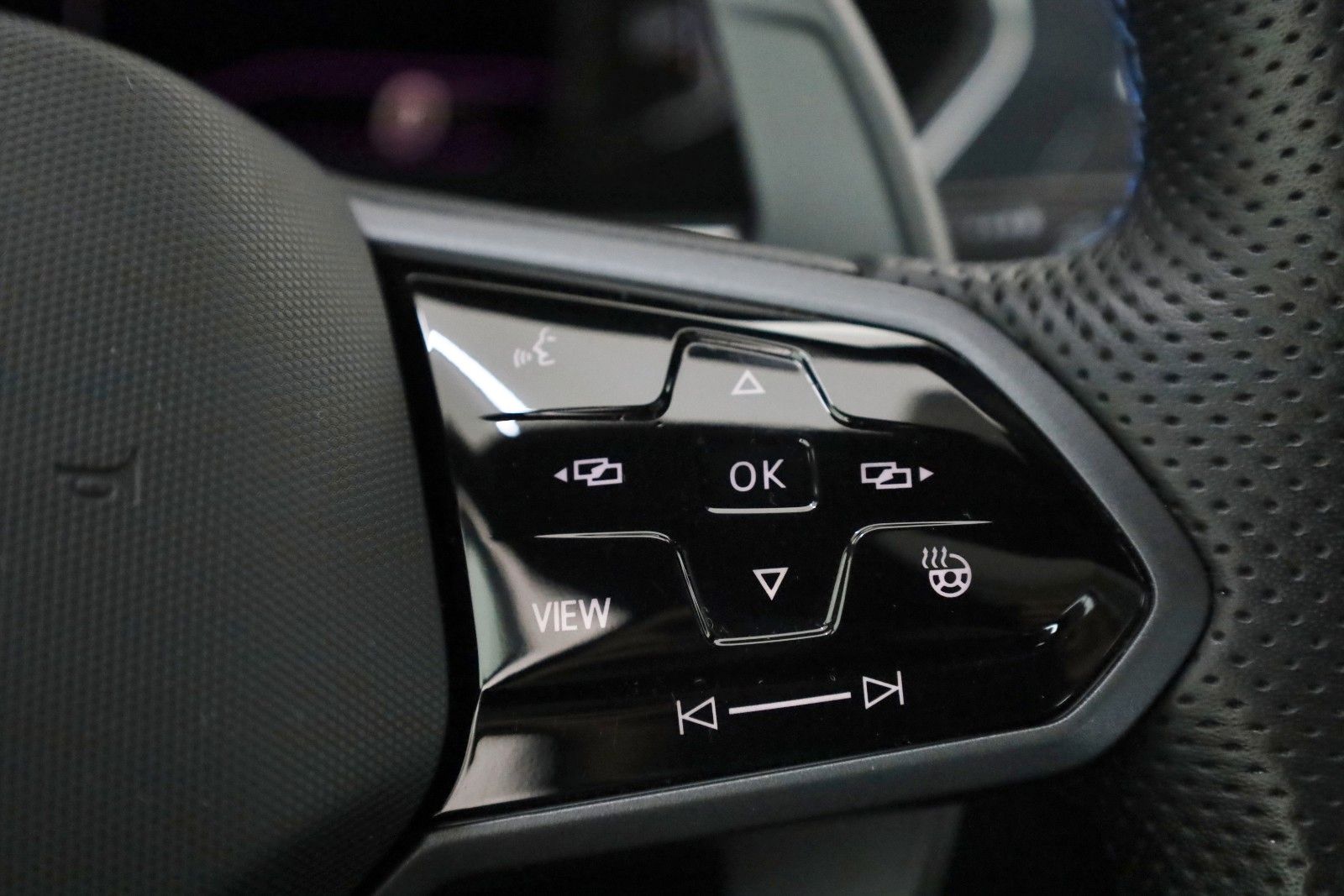 Fahrzeugabbildung Volkswagen Tiguan R 4M Leder,Navi,LED,PanDach,Harman/K,Memo