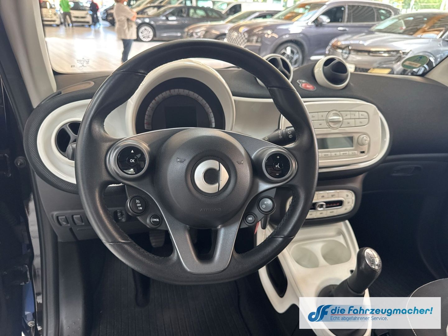 Fahrzeugabbildung Smart fortwo coupe Basis Panorama Klimaautom SHZ Temp