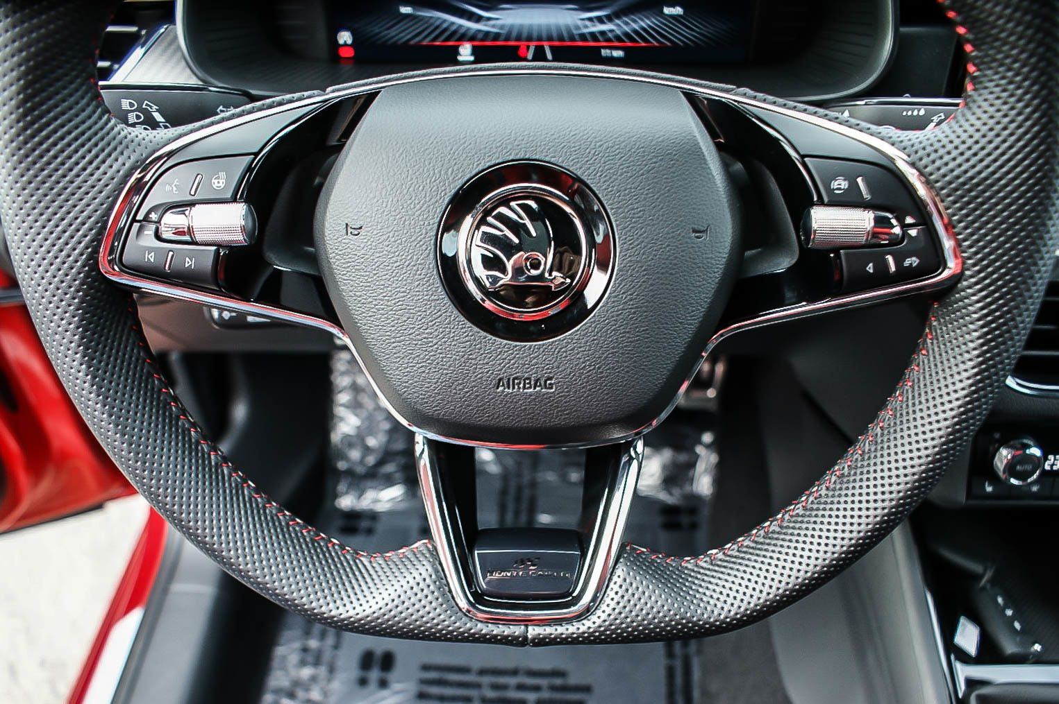 Fahrzeugabbildung SKODA Kamiq 1.5 TSI Monte Carlo PANORAMA KAMERA ACC 18
