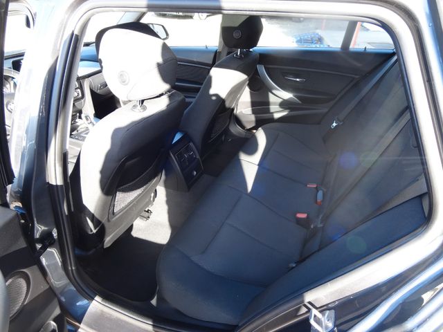 Fahrzeugabbildung BMW 320i Kombi/Pano/2.Hd/Navi/AHK/LED/PDC/