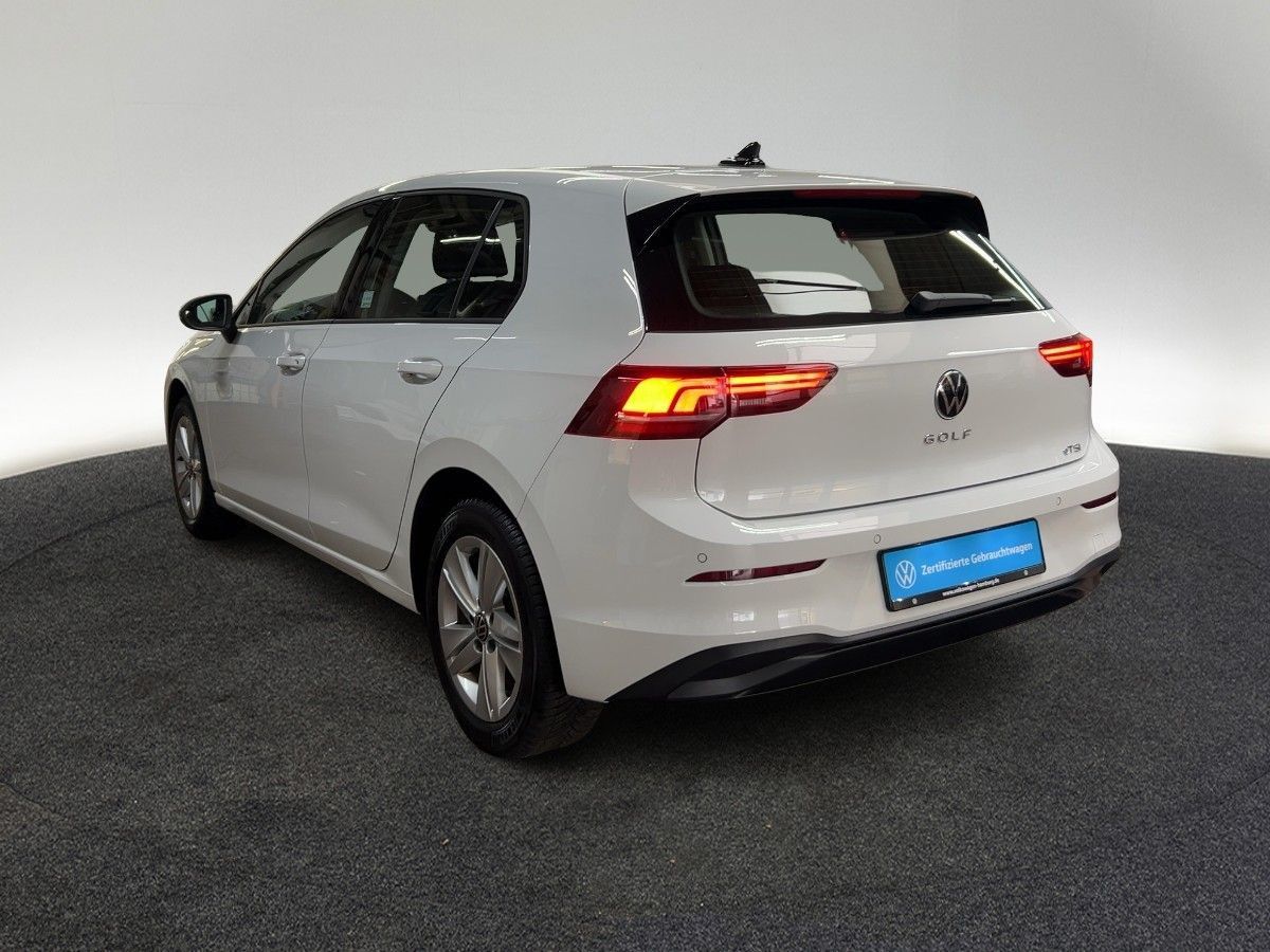 Volkswagen Golf VIII 1.5 eTSI Life DSG Rear View App-Connec foto 3