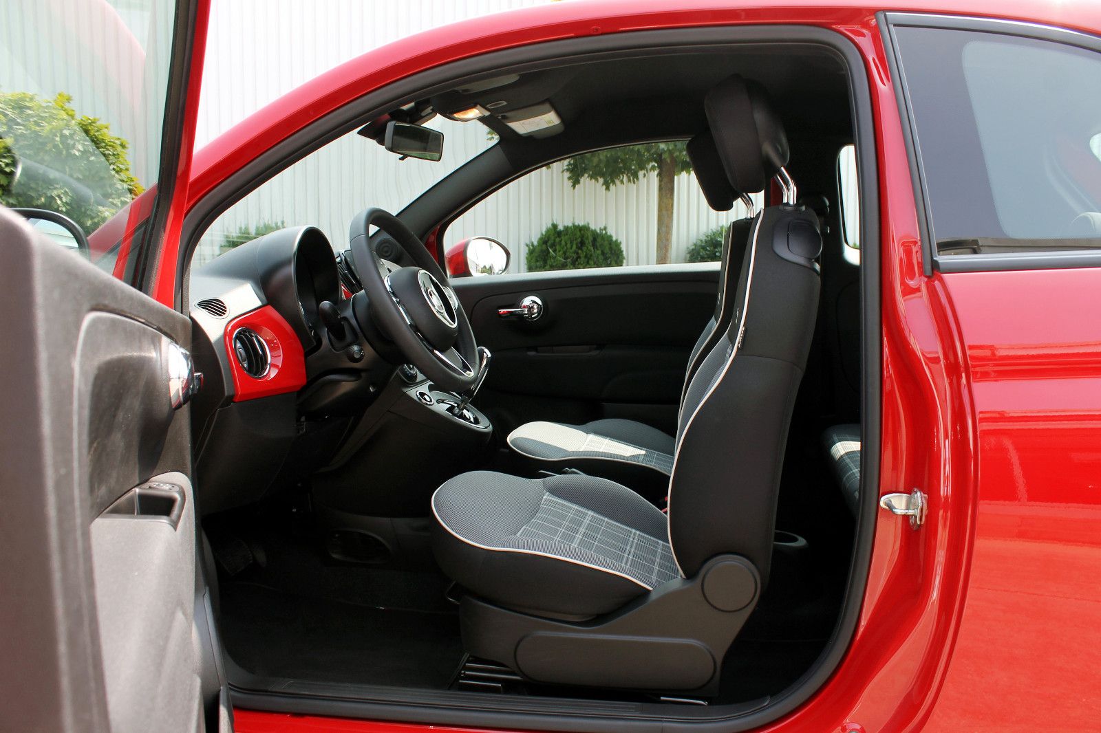 Fahrzeugabbildung Fiat 500 1.2 8V Dualogic LOUNGE Dolce Vita Navigation