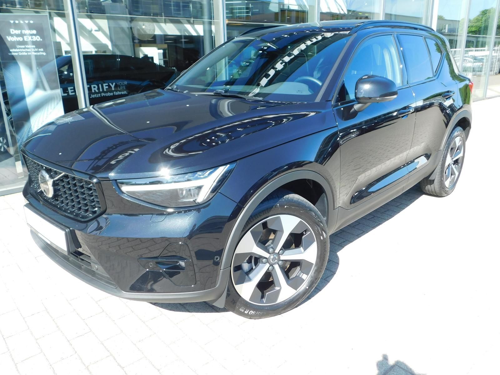 Fahrzeugabbildung Volvo XC40 B3 Plus Dark