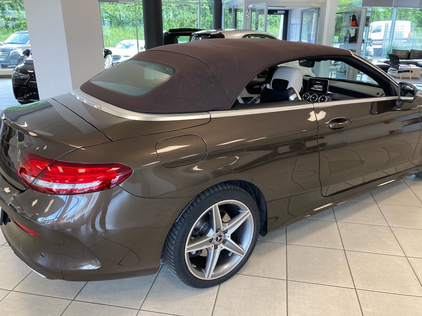 Fahrzeugabbildung Mercedes-Benz C 300 AMG*Burmester*Distro*Totwink*LED*Kam*AHK*