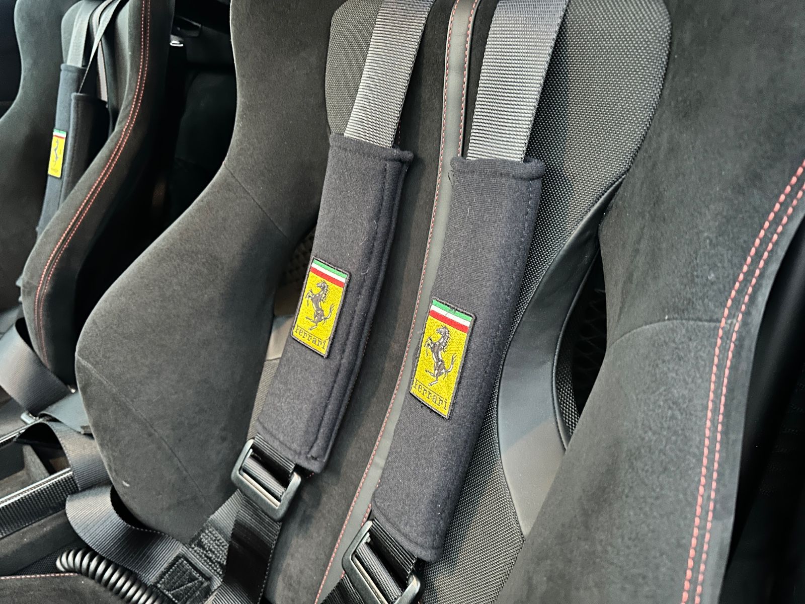 Fahrzeugabbildung Ferrari 488 Pista*Dt Auto*Voll Carbon*4 Punkt*Bügel