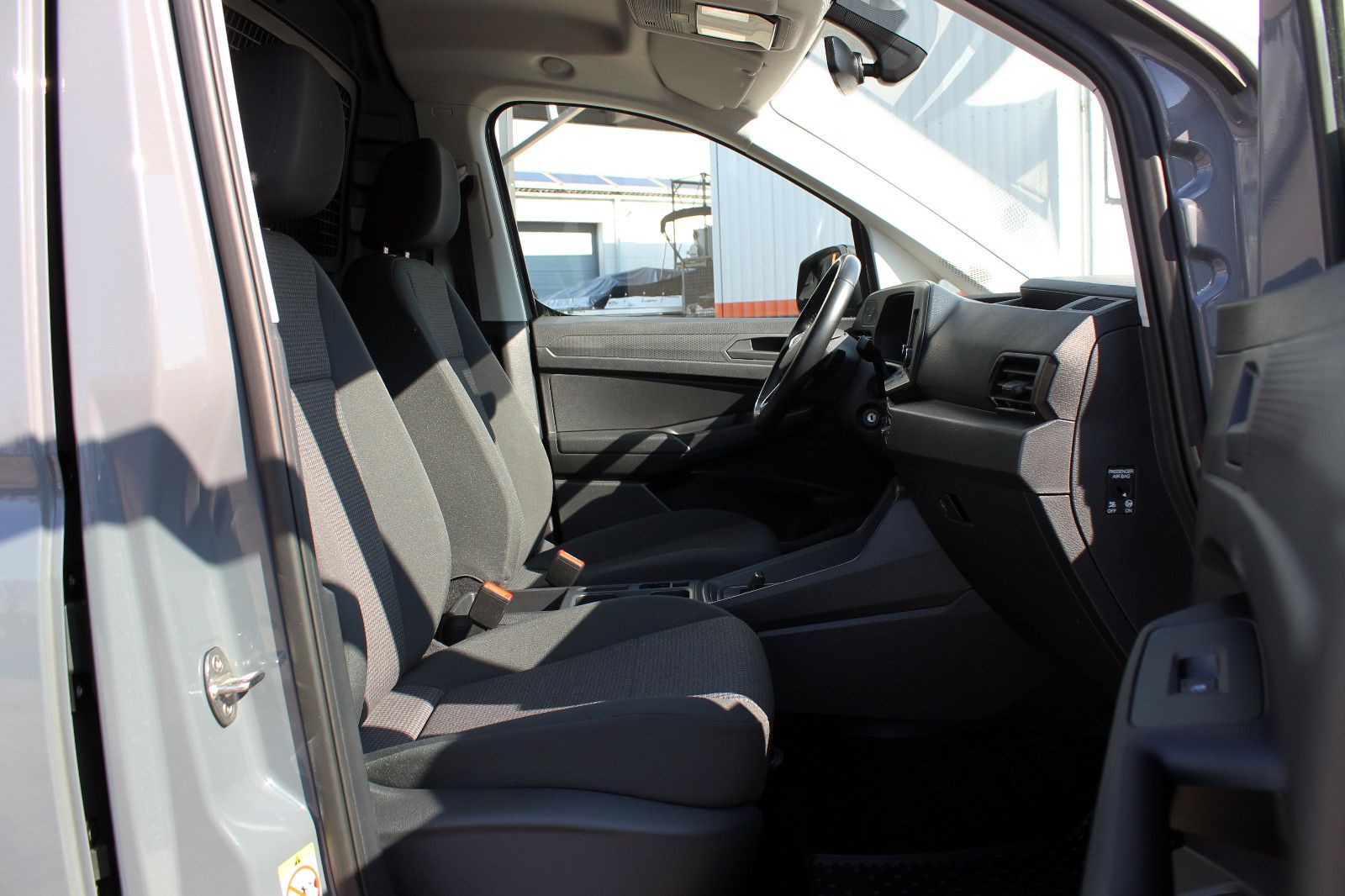 Fahrzeugabbildung Volkswagen Caddy Cargo 2.0TDI Automatik LED TEMP KAM PDC BT