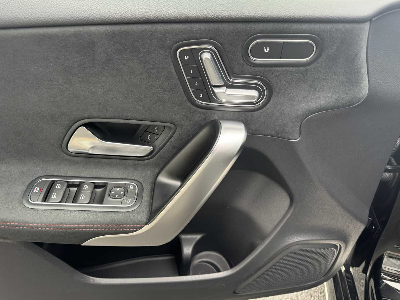 Fahrzeugabbildung Mercedes-Benz A 35 AMG 4M Aerodynamik+Pano+Night +PerfSitz+HUD