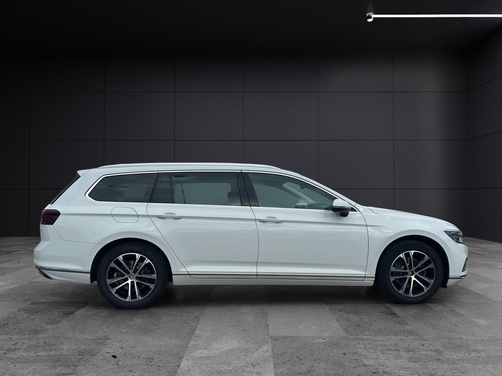 Fahrzeugabbildung Volkswagen Passat Variant Elegance TDI DSG IQ.Light ACC AHK