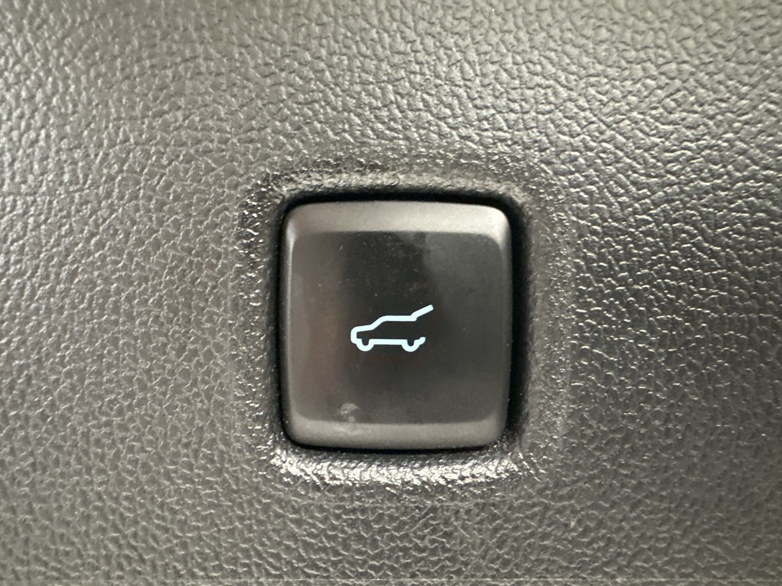Fahrzeugabbildung Ford Kuga 2.5 Plug-In Hybrid ST-Line NAV+LED+PANORAMA