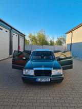 Mercedes-Benz W124 220E  - Mercedes-Benz 220 aus 1993