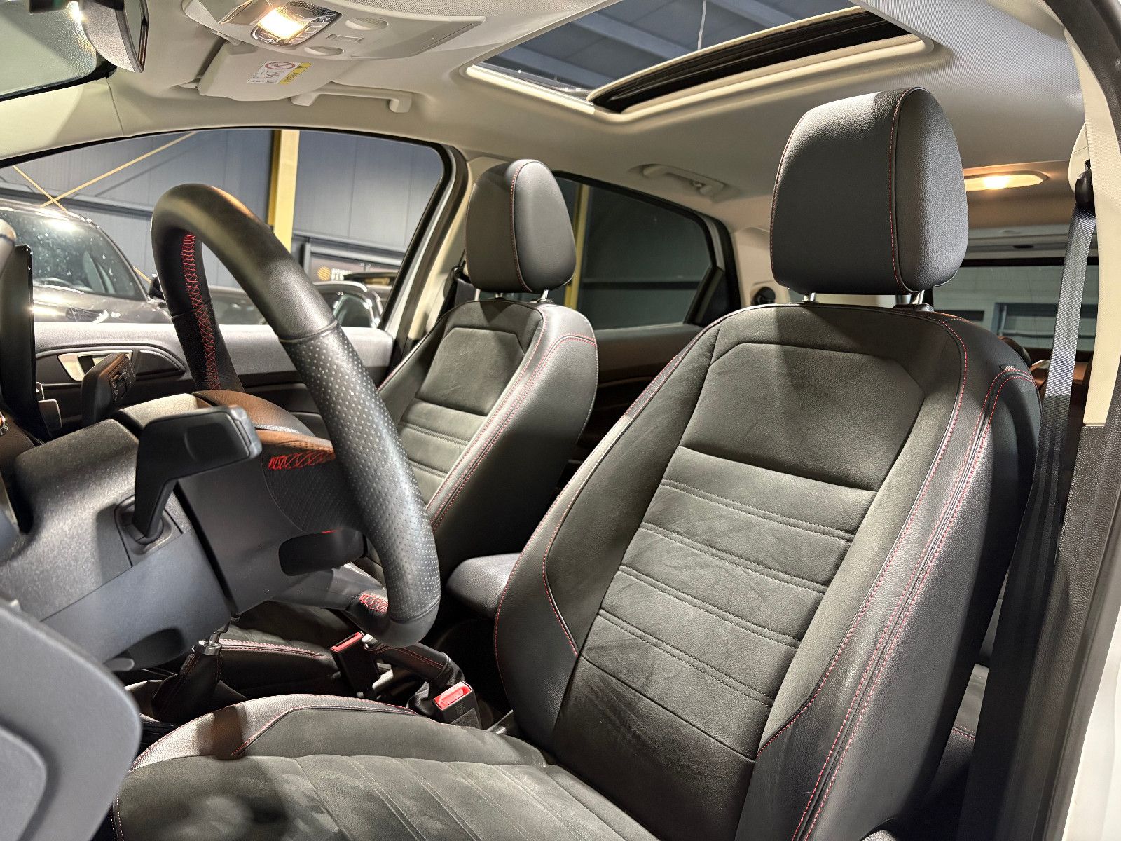 Fahrzeugabbildung Ford EcoSport ST-Line/ALCANTARA/PANO/APPLE/KAMERA/NAV