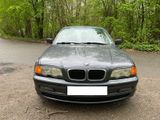 BMW 323i -