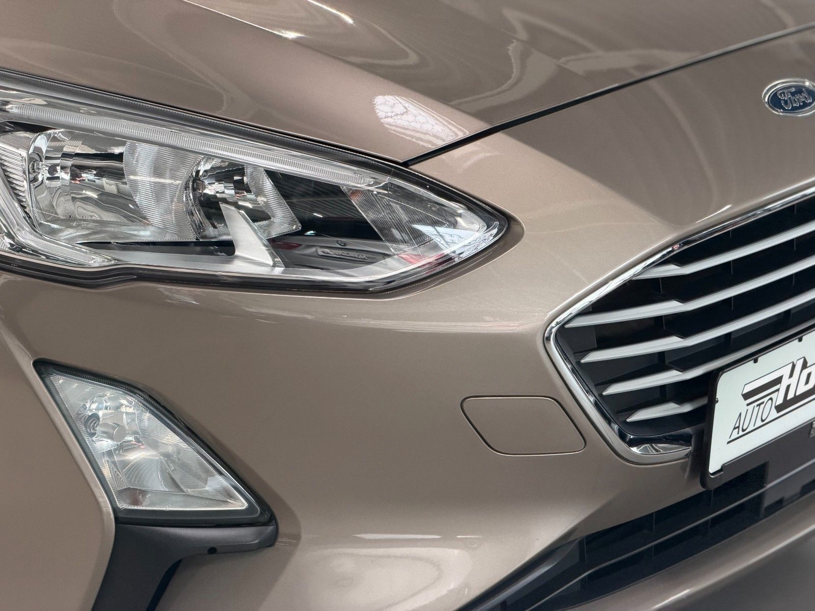 Fahrzeugabbildung Ford Focus Limousine 1.0 Trend  "Winter-Paket  Klima"
