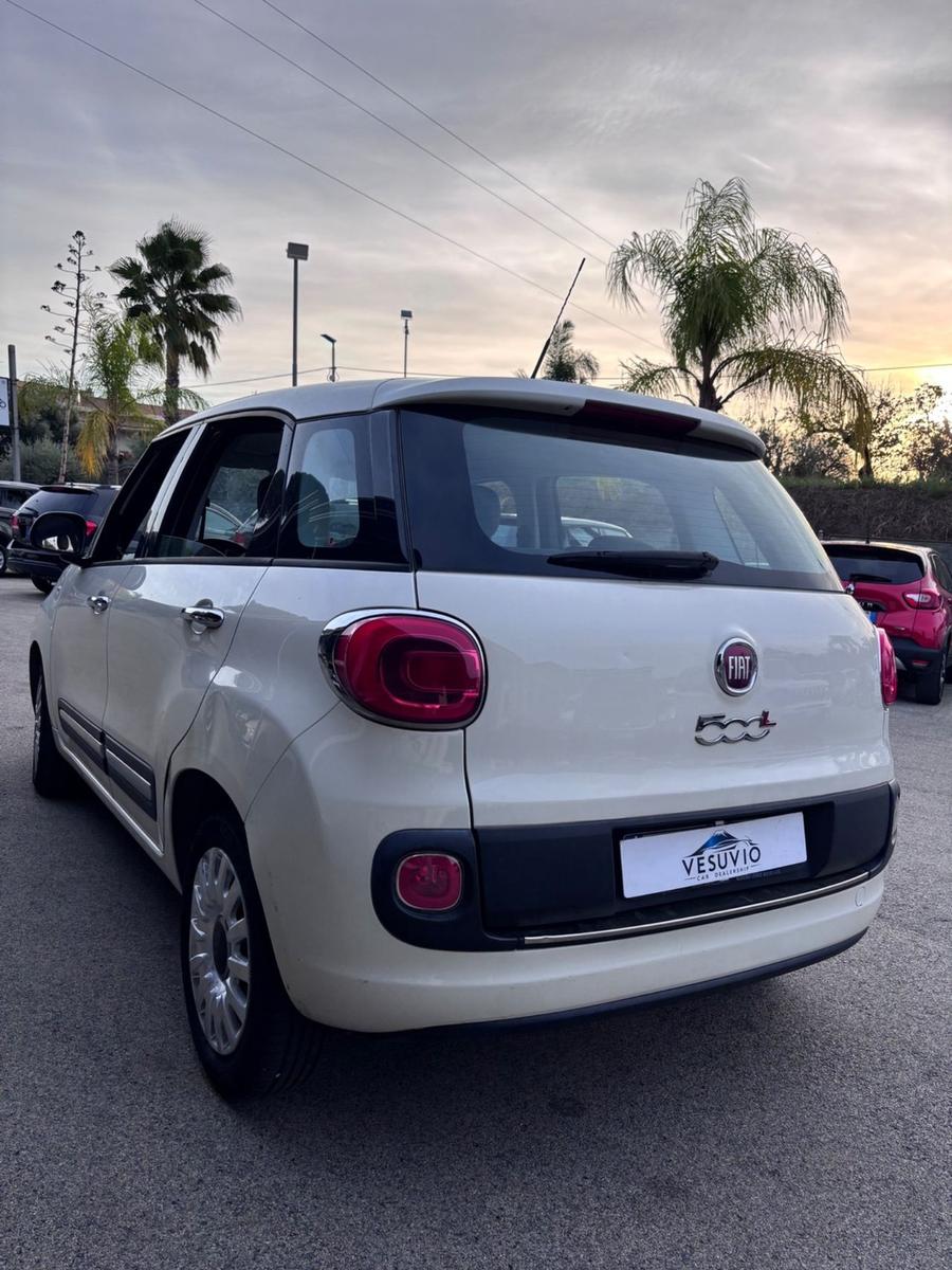 Fiat 500L 2015 — interior