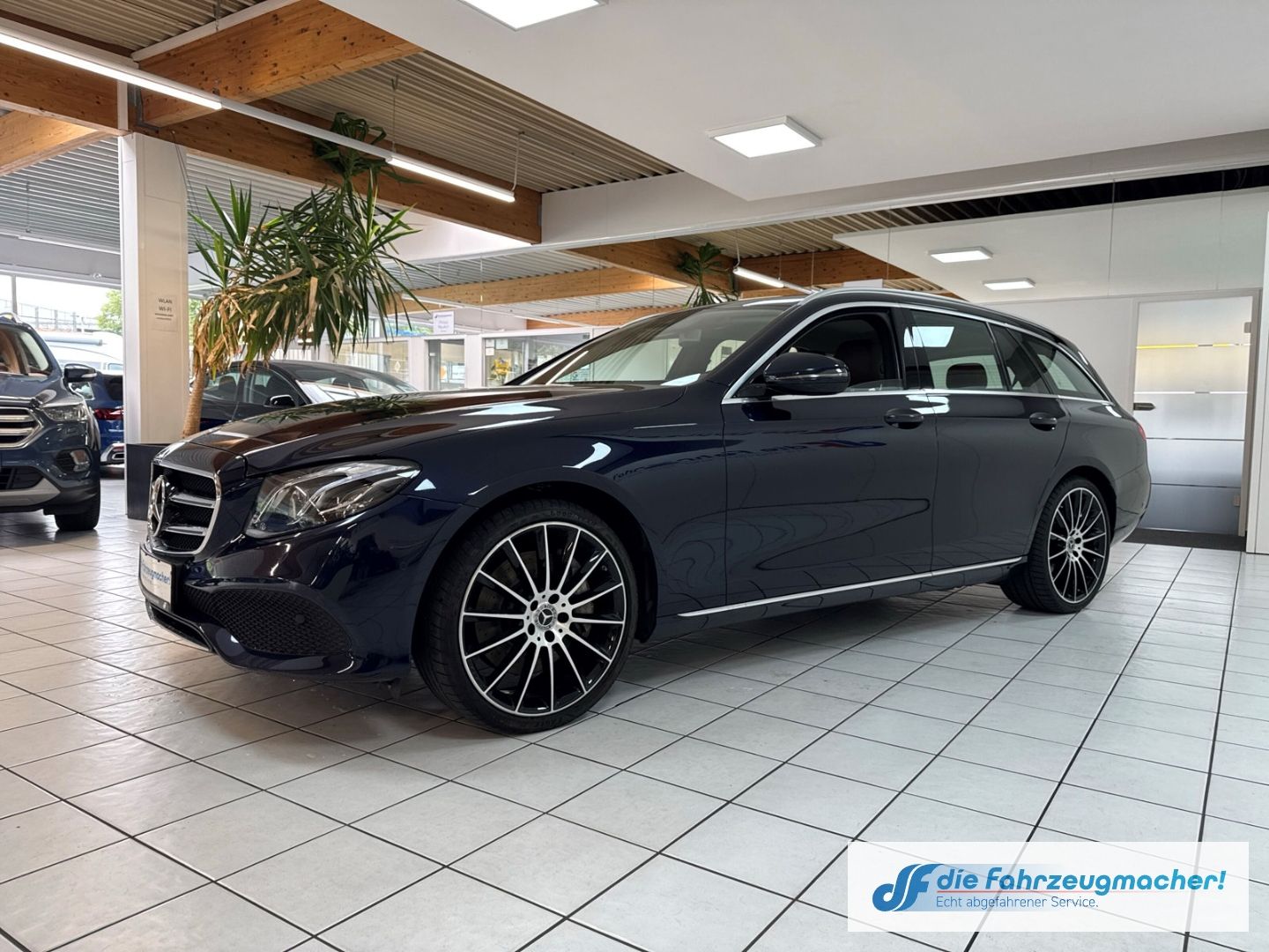 Fahrzeugabbildung Mercedes-Benz E 400 4Matic EU6d-T Luftfederung AD Niveau Navi