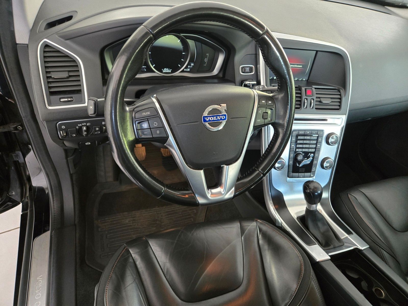 Fahrzeugabbildung Volvo XC60* D4 AWD, Ocean Race AWD
