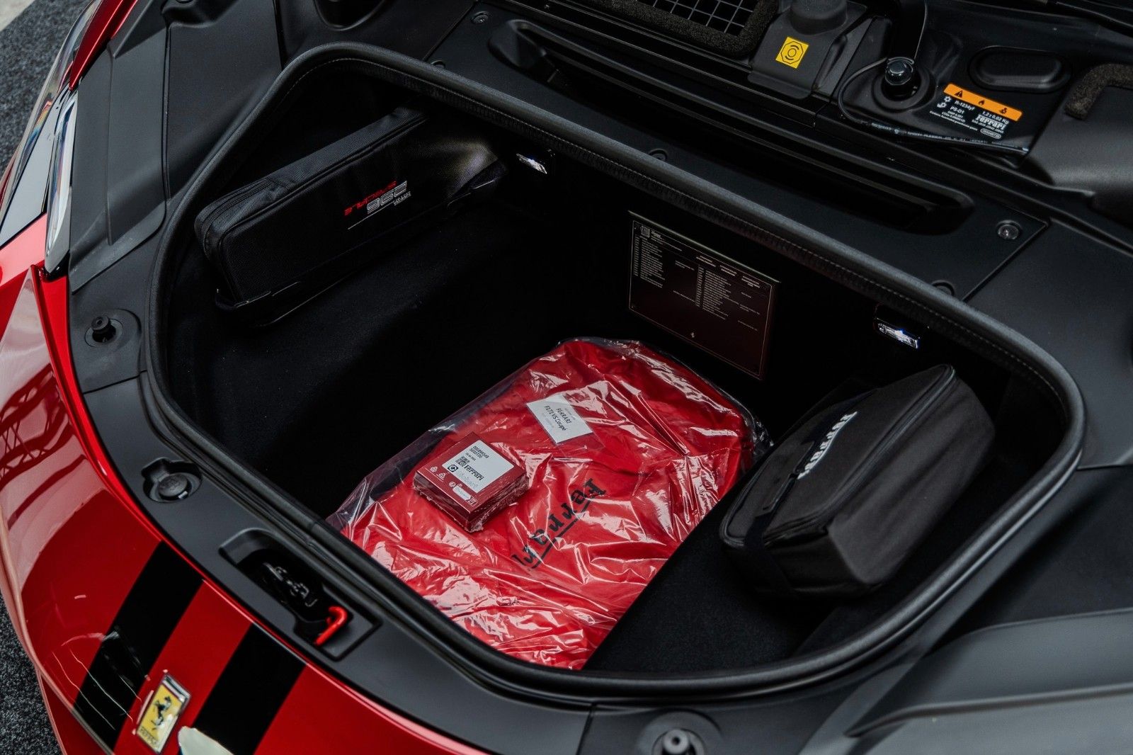 Fahrzeugabbildung Ferrari 296 GTB Speciale + Carbon + Lipstick Red + Lift